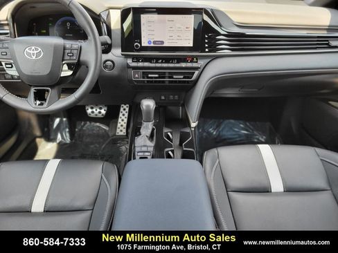 Used 2025 Toyota Camry SE image 14
