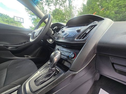 Used 2017 Ford Focus SE FWD image 26