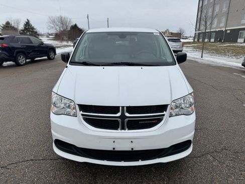 Used 2019 Dodge Grand Caravan SE w/ UConnect Hands-Free Group image 11
