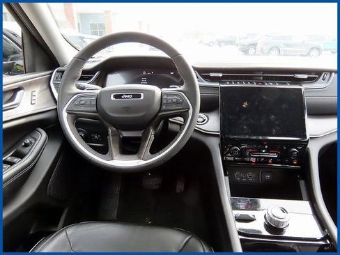 Certified 2023 Jeep Grand Cherokee Limited image 11