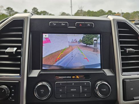 Used 2019 Ford F150 Lariat image 32