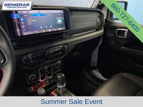 Used 2024 Jeep Gladiator Rubicon AWD/4WD image 18