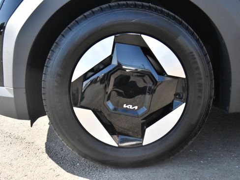 Used 2024 Kia EV9 Light Long Range RWD image 12