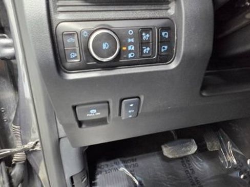 Used 2025 Ford F250 Lariat w/ Black Appearance Package AWD/4WD image 31