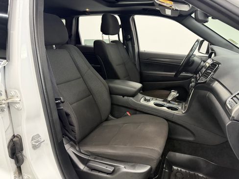 Used 2021 Jeep Grand Cherokee Laredo image 23