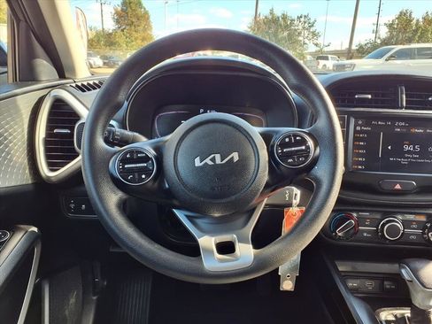 Used 2023 Kia Soul LX image 11
