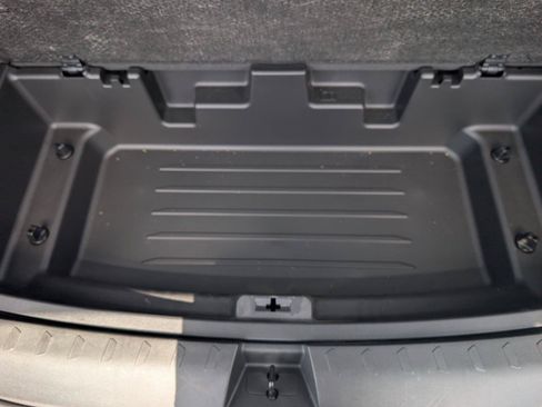 Used 2023 Chevrolet Traverse LT FWD image 36