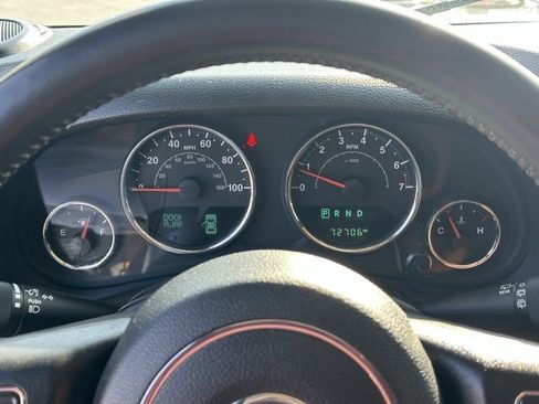 Used 2016 Jeep Wrangler Unlimited Rubicon w/ Connectivity Group image 8