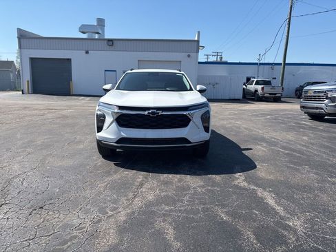 New 2026 Chevrolet Trax LT w/ Driver Confidence Package FWD image 2