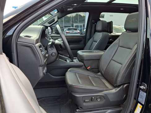 Used 2023 Chevrolet Suburban High Country AWD/4WD image 14
