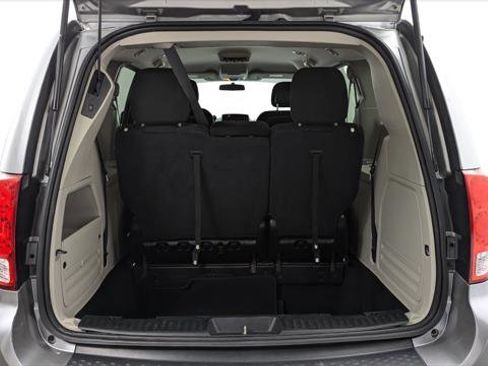 Used 2016 Dodge Grand Caravan SXT w/ Rear Park Assist Package image 17