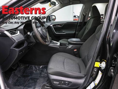 Used 2021 Toyota RAV4 XLE AWD/4WD image 13