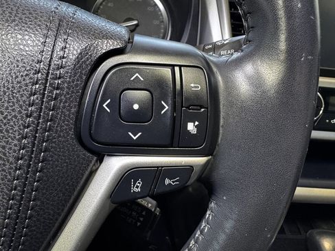 Used 2018 Toyota Highlander XLE FWD image 26