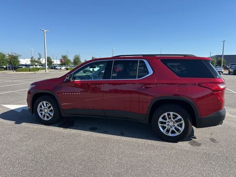 Used 2021 Chevrolet Traverse LT FWD image 9
