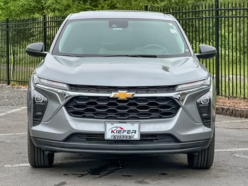 Used 2024 Chevrolet Trax LS FWD image 9