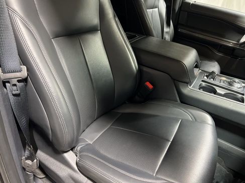 Used 2024 Ford Expedition XLT image 11