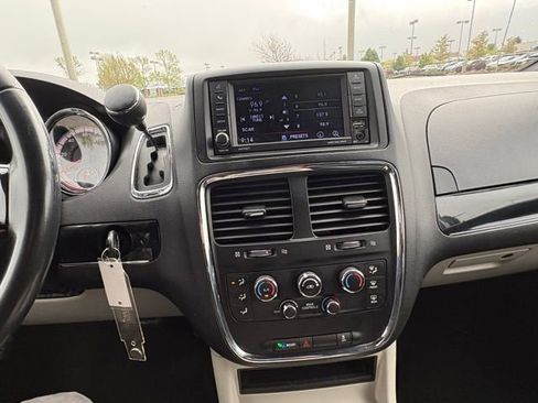 Used 2019 Dodge Grand Caravan SXT FWD image 20