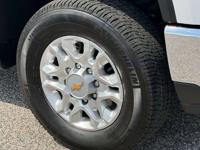 Used 2025 Chevrolet Silverado 2500 LTZ w/ LTZ Premium Package AWD/4WD image 9