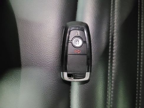 Used 2024 Ford Edge SEL image 32