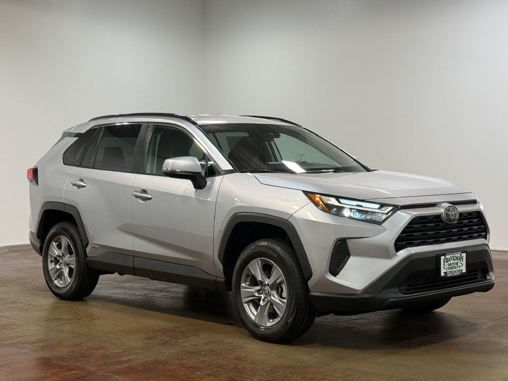 Used 2025 Toyota RAV4 XLE AWD/4WD image 22