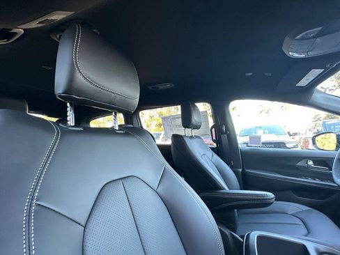 New 2026 Chrysler Voyager LX image 18