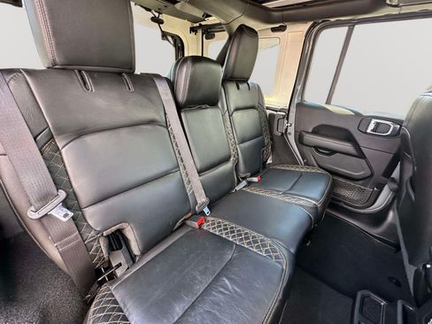 Used 2023 Jeep Wrangler Unlimited Sahara AWD/4WD image 24