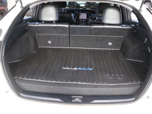 Used 2017 Toyota Prius Prime FWD image 29