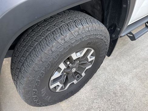 Certified 2023 Toyota Tacoma TRD Off-Road image 2