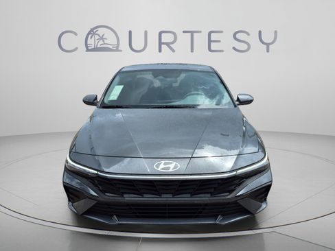 Used 2025 Hyundai Elantra Hybrid FWD image 8