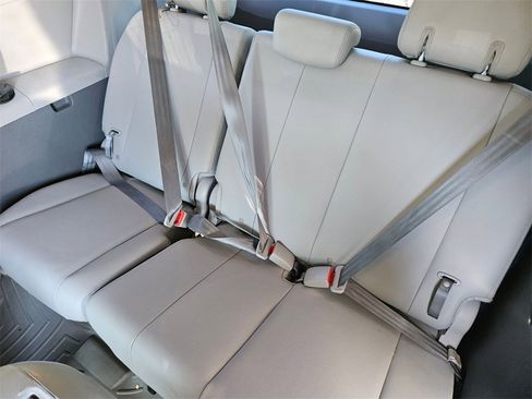 Used 2020 Toyota Sienna XLE image 10