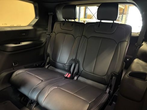 New 2026 Jeep Grand Cherokee L Limited w/ Limited Altitude Package AWD/4WD image 17
