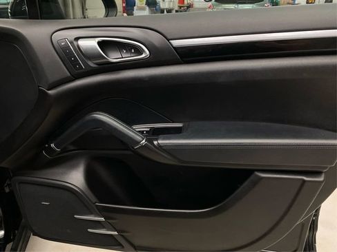 Used 2014 Porsche Cayenne Platinum Edition image 27