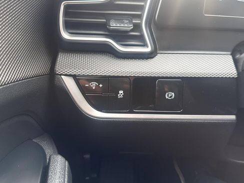 Used 2024 Kia Sportage LX image 17