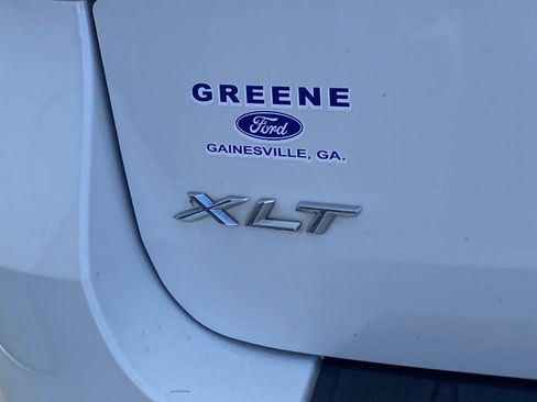 Used 2022 Ford Explorer XLT w/ Equipment Group 202A image 6