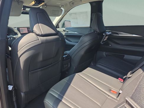 Certified 2026 INFINITI QX60 Luxe w/ Family Package image 8