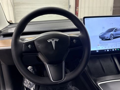 Used 2023 Tesla Model 3 Standard Range image 7