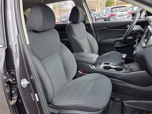 Used 2019 Kia Sorento LX w/ LX Convenience Package image 19