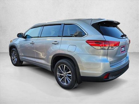 Used 2018 Toyota Highlander XLE AWD/4WD image 8