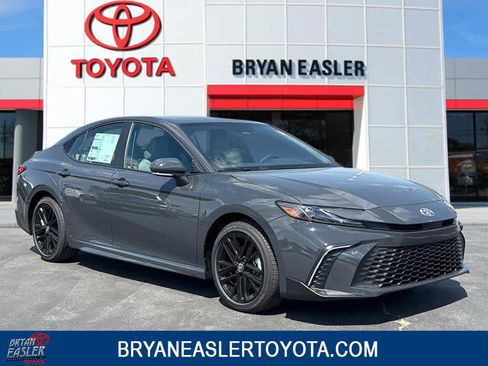 Used 2026 Toyota Camry SE FWD image 1