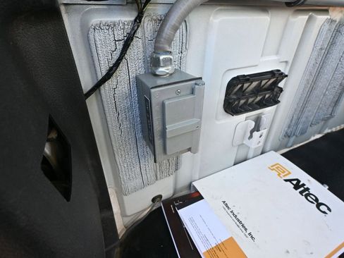 Used 2012 Ford F550 4x4 SuperCab Super Duty w/ Payload Upgrade Pkg image 78