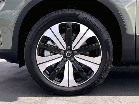 Used 2023 Volvo XC40 Recharge Plus w/ Protection Package Premier image 12