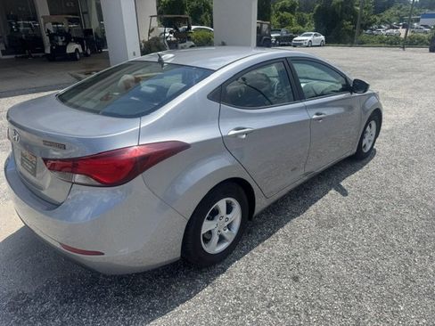 Used 2015 Hyundai Elantra SE FWD image 6