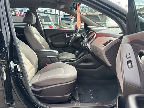 Used 2013 Hyundai Tucson GL image 11