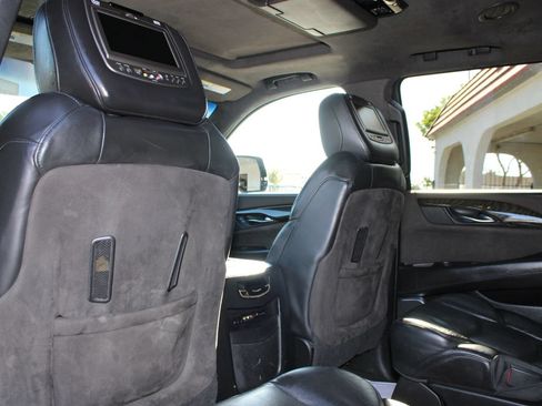 Used 2016 Cadillac Escalade Platinum AWD/4WD image 14