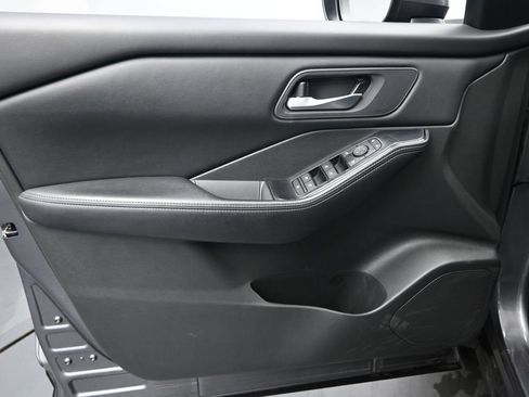 Used 2024 Nissan Rogue SV FWD image 24