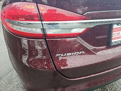 Used 2017 Ford Fusion SE image 27