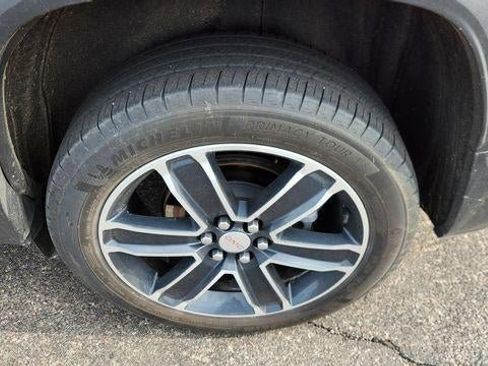 Used 2021 GMC Acadia SLT w/ Technology Package image 8