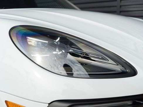 New 2026 Porsche Macan GTS image 13