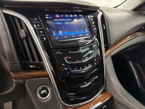 Used 2020 Cadillac Escalade 2WD image 22