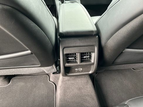 Used 2025 Cadillac XT4 Premium Luxury image 28